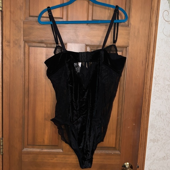 Velour And Lace Bodysuit - Picture 5 of 6
